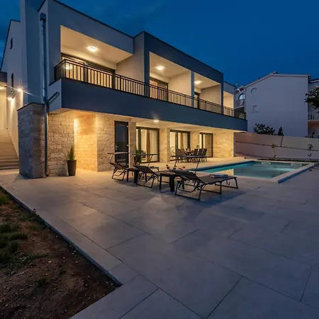 Lovely In * Posedarje