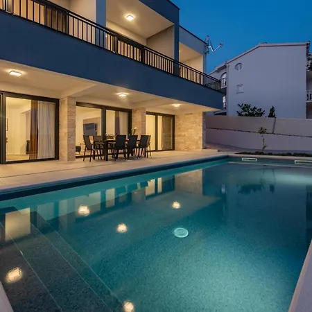 Lovely In * Posedarje