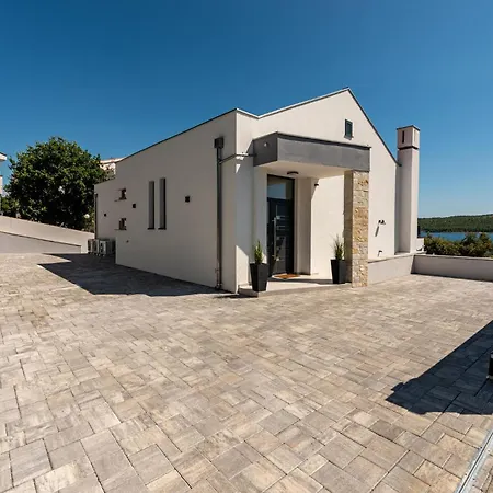 Lovely In * Posedarje