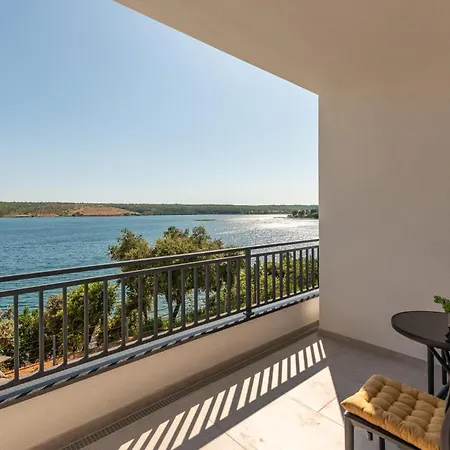 Lovely In * Posedarje