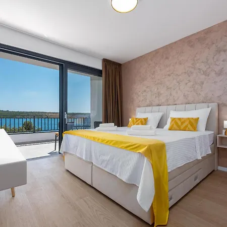 Lovely In Casa de Férias Posedarje